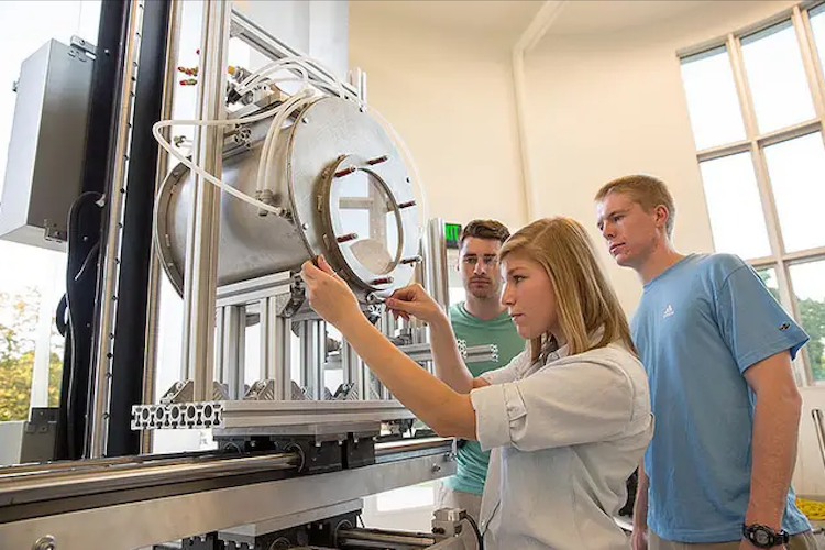 Undergraduate students measure reactions in the solar reactor at Valparaiso University