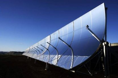 The small pipe extending along the focal point of the parabolic trough is the solar reciever in Trough CSP